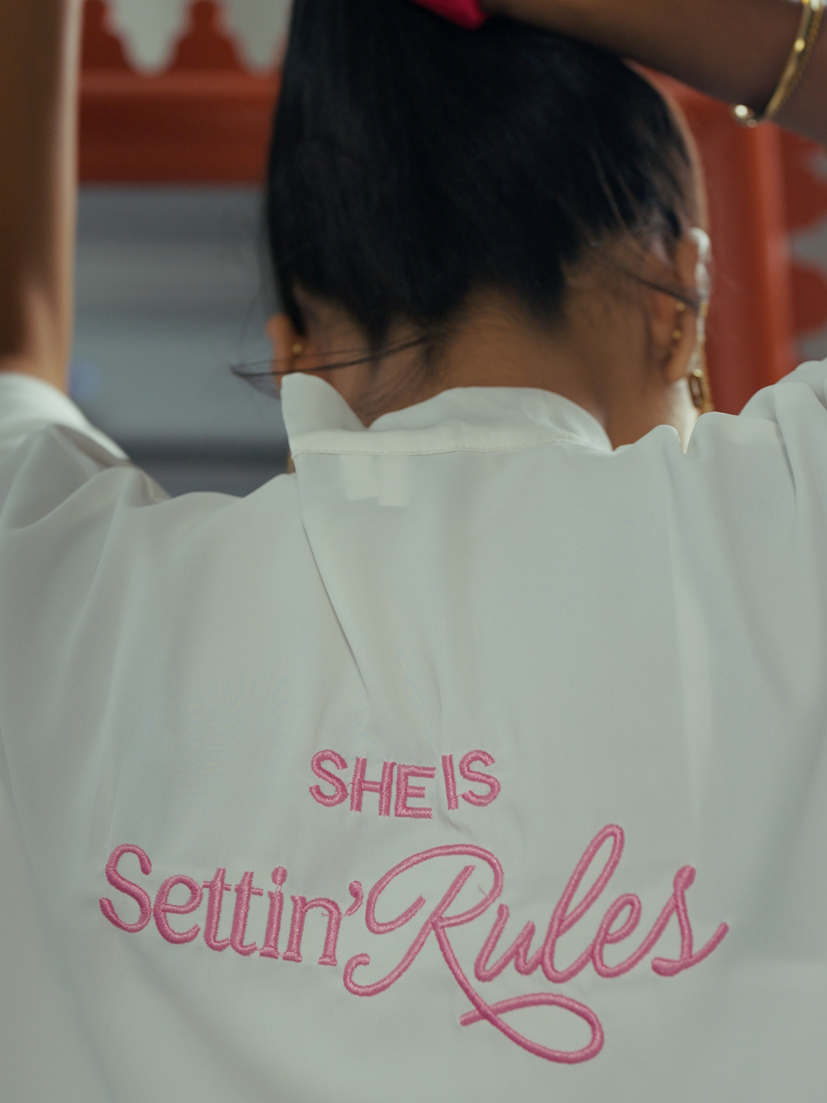 She's Settin Rules Robe